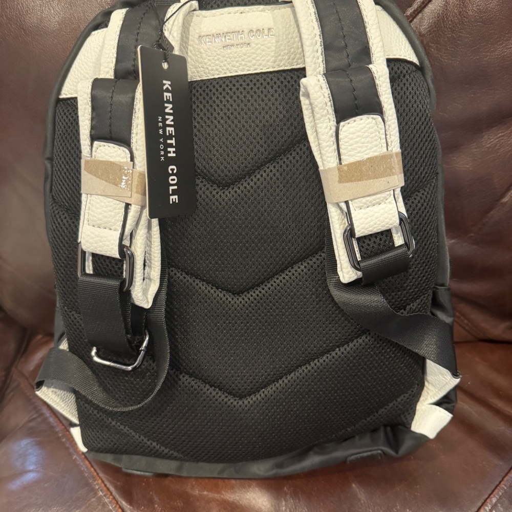 Backpack - Picture 2 of 4
